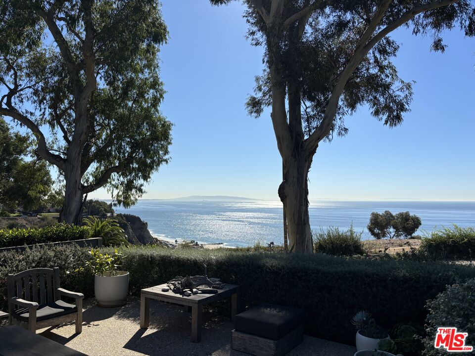 15419 Via De Las Olas