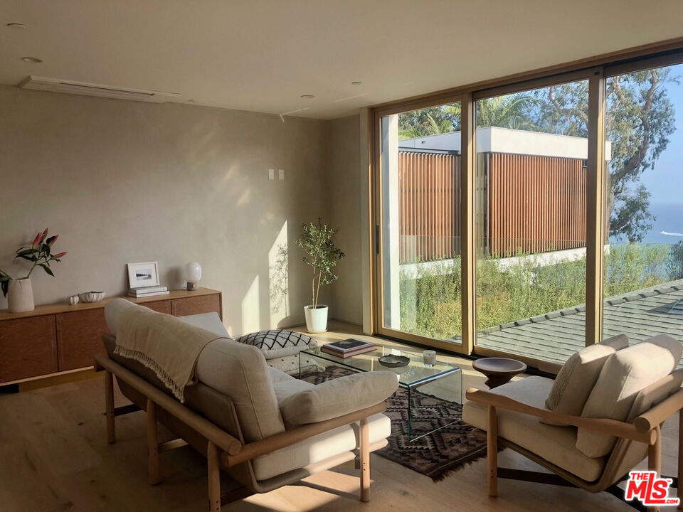 15419 Via De Las Olas