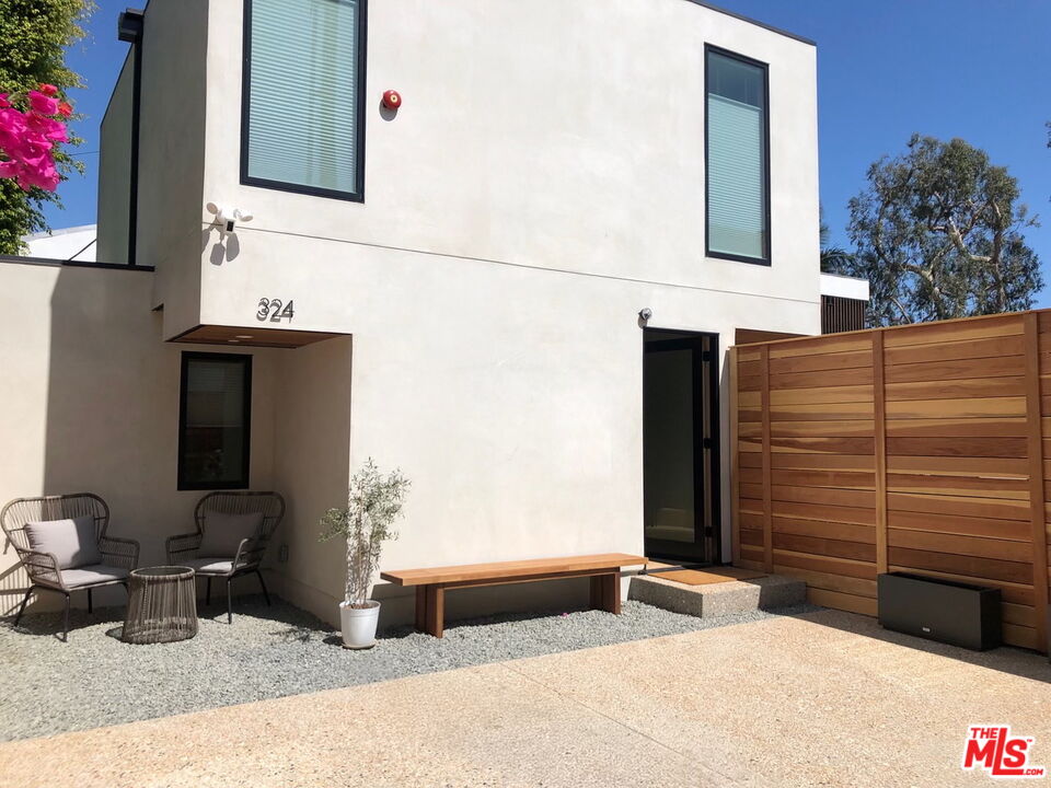 15419 Via De Las Olas