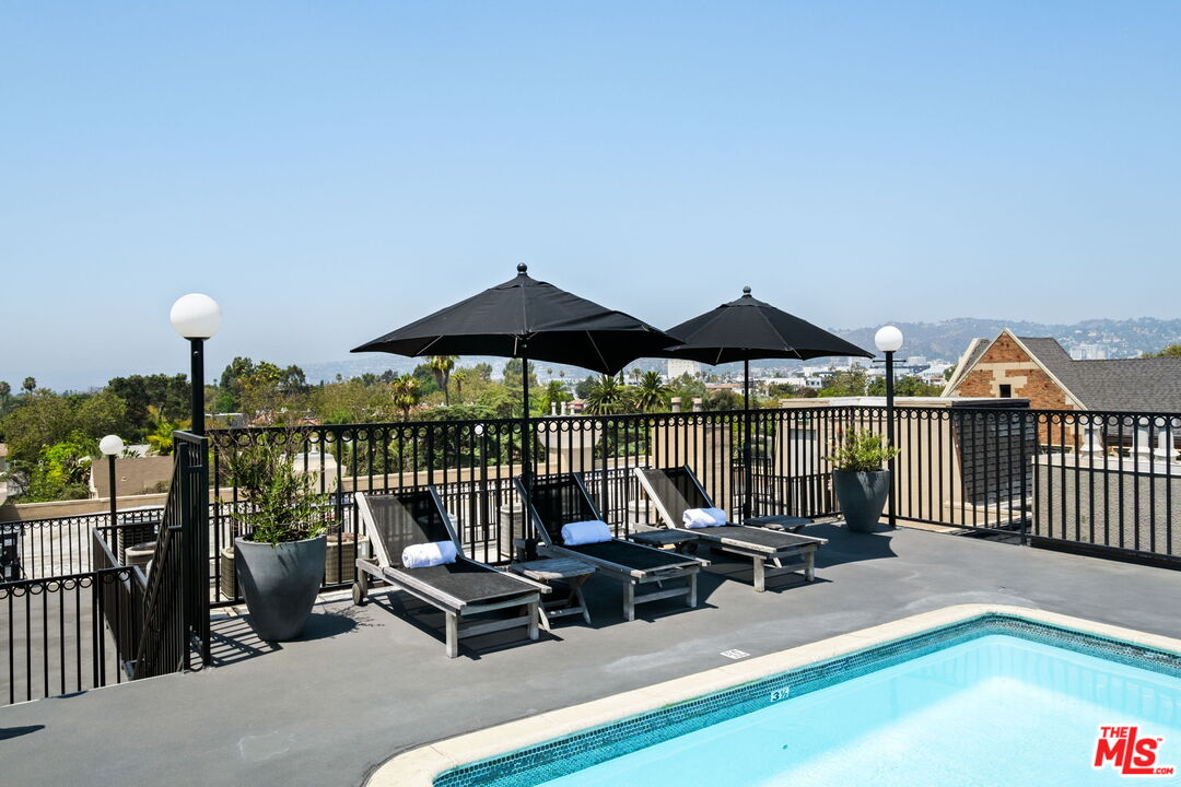 585 N Rossmore Ave Unit: 506