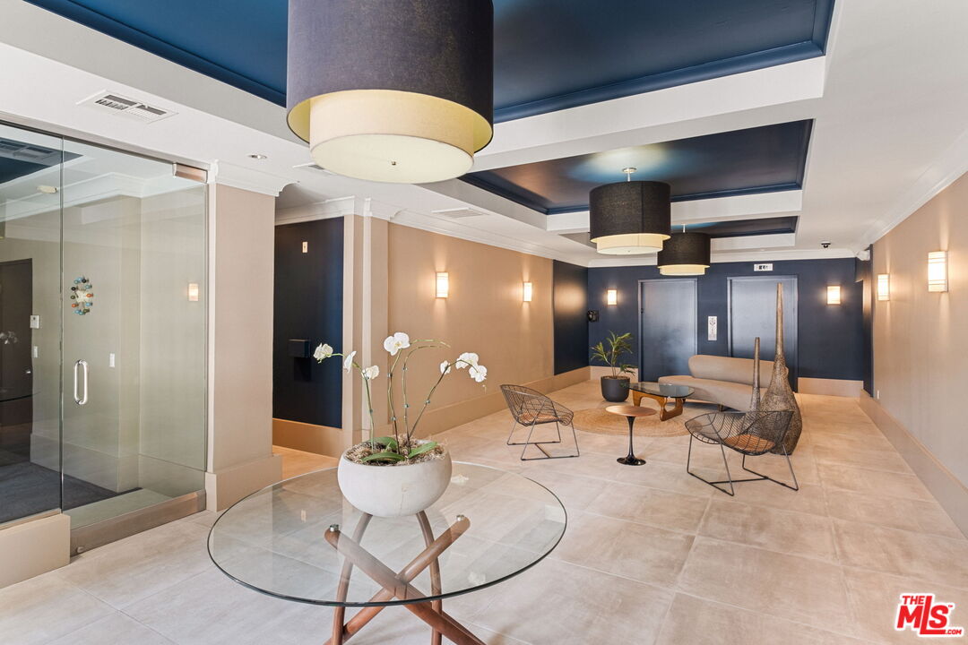 585 N Rossmore Ave Unit: 506