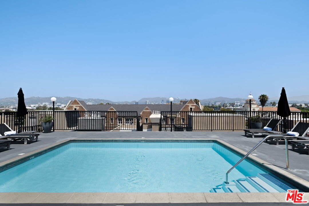 585 N Rossmore Ave Unit: 506