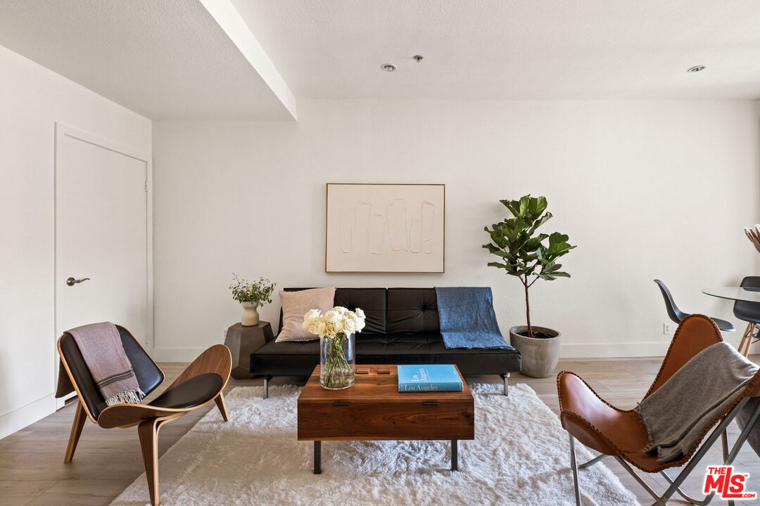 585 N Rossmore Ave Unit: 506