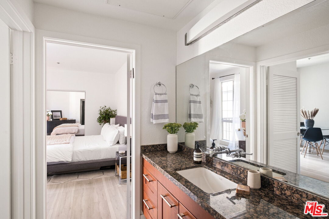 585 N Rossmore Ave Unit: 506