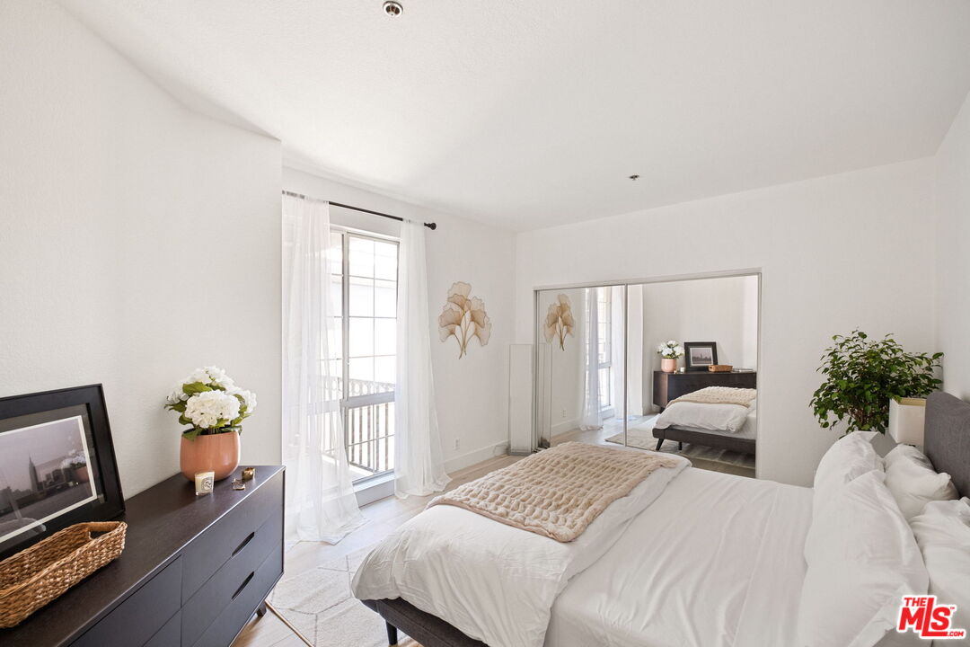 585 N Rossmore Ave Unit: 506