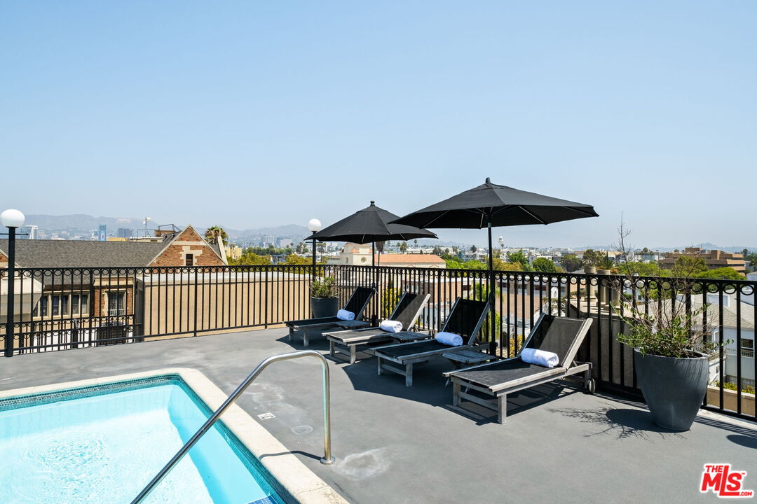 585 N Rossmore Ave Unit: 506