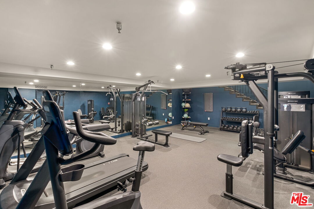 585 N Rossmore Ave Unit: 506
