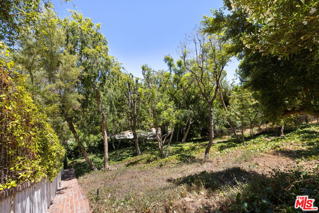 850 Birchwood Dr