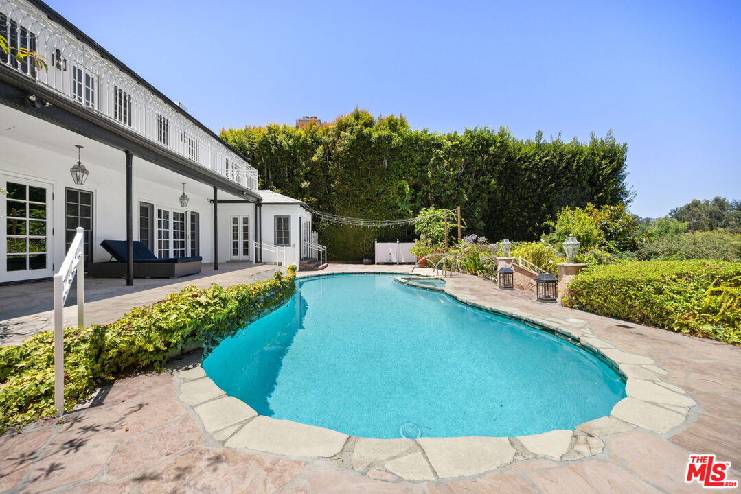 850 Birchwood Dr