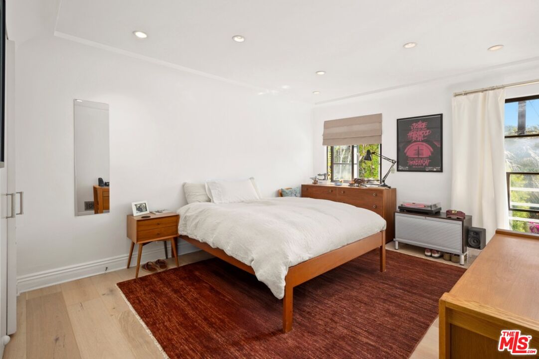232 N Rodeo Dr