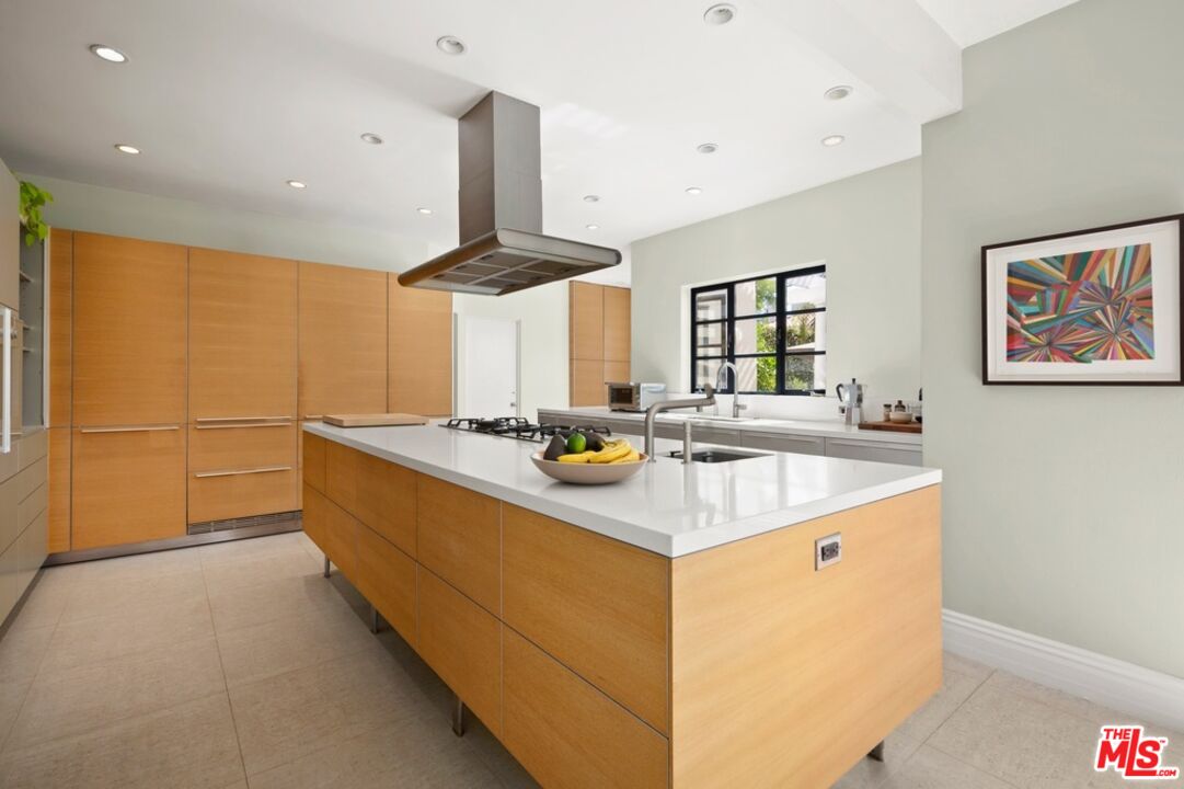 232 N Rodeo Dr