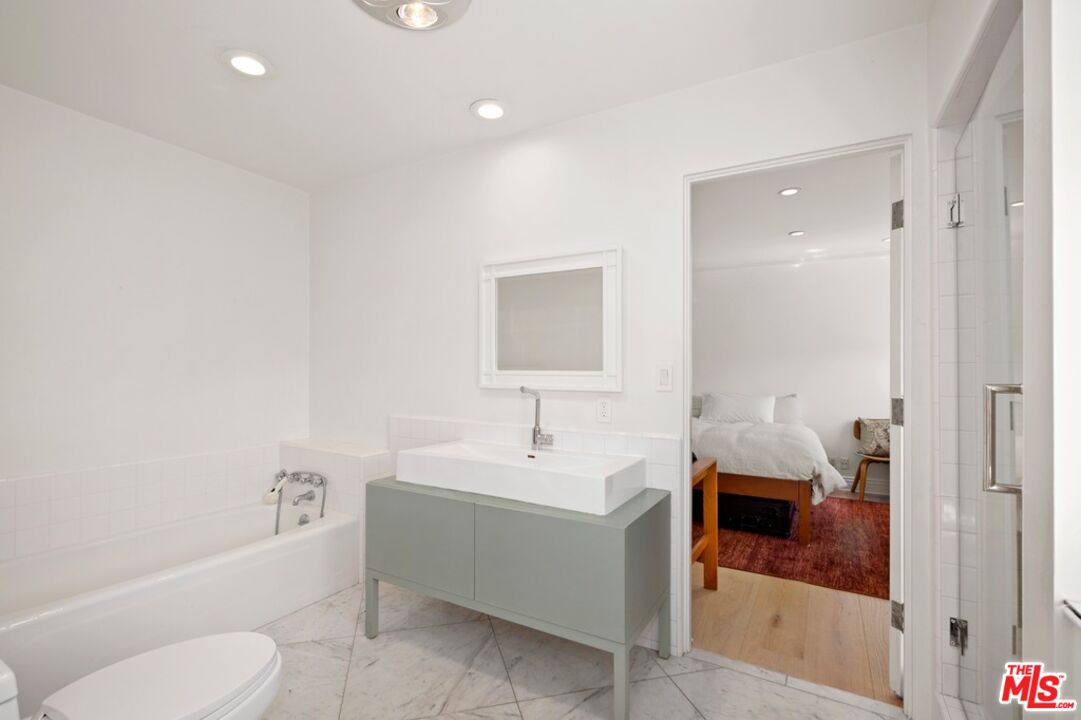 232 N Rodeo Dr