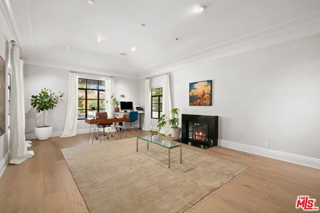232 N Rodeo Dr