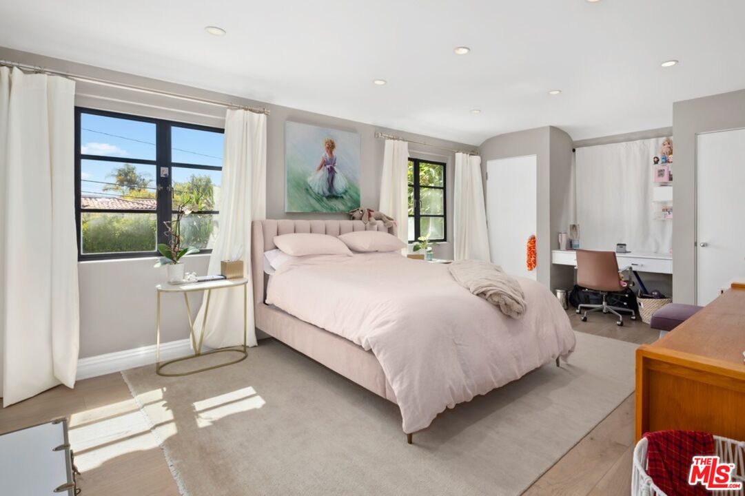 232 N Rodeo Dr