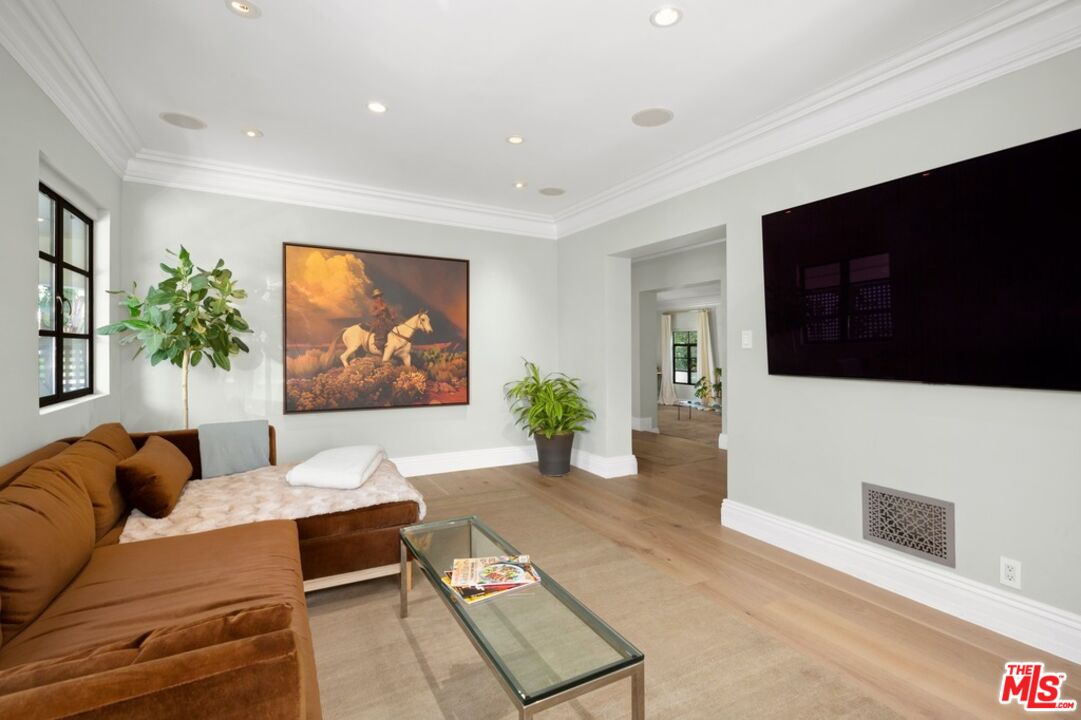 232 N Rodeo Dr