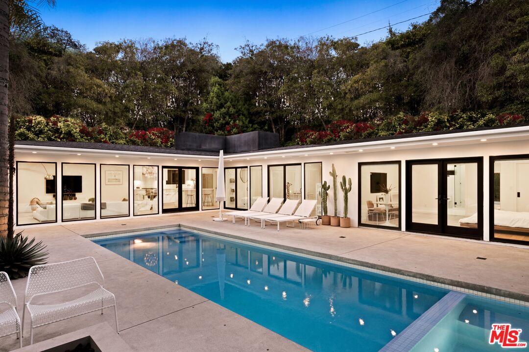 2872 Nichols Canyon Rd