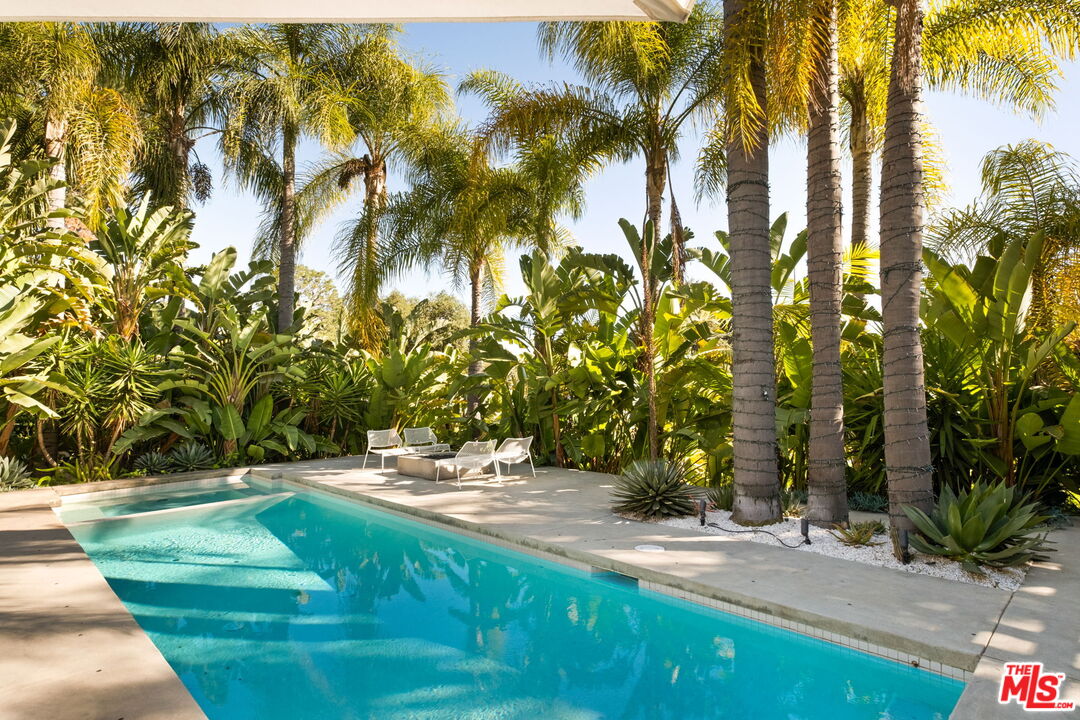 2872 Nichols Canyon Rd