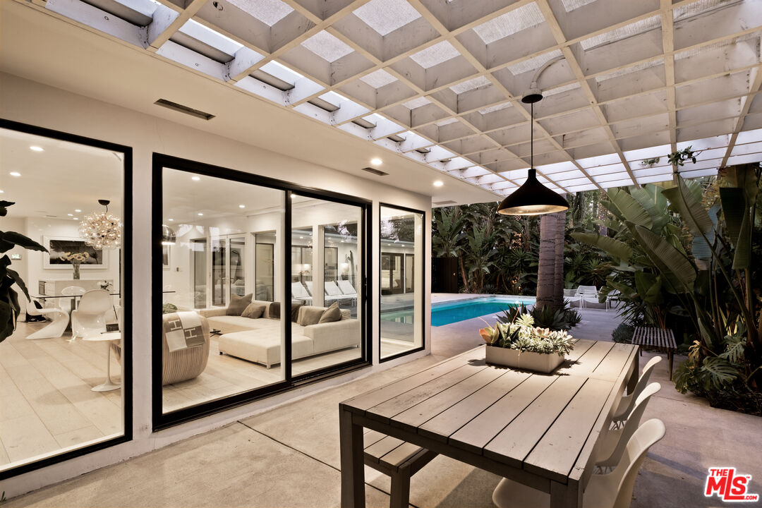 2872 Nichols Canyon Rd