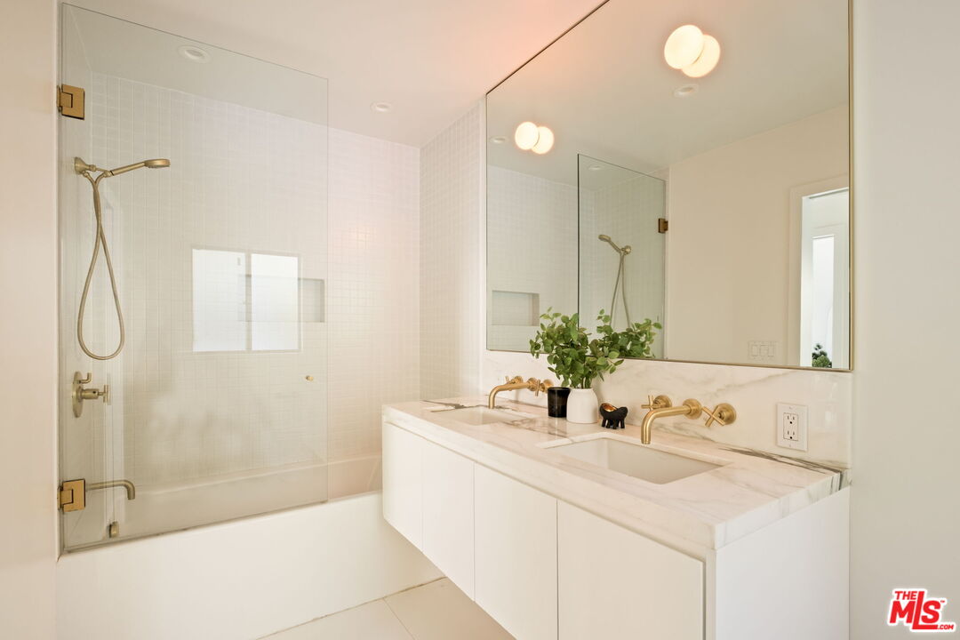 2872 Nichols Canyon Rd