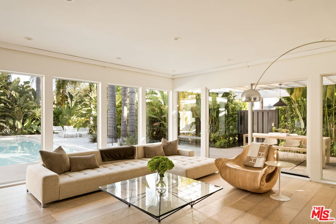 2872 Nichols Canyon Rd