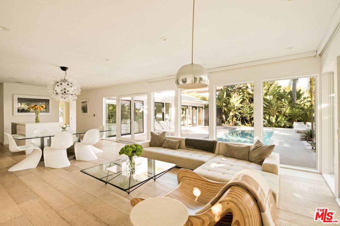 2872 Nichols Canyon Rd