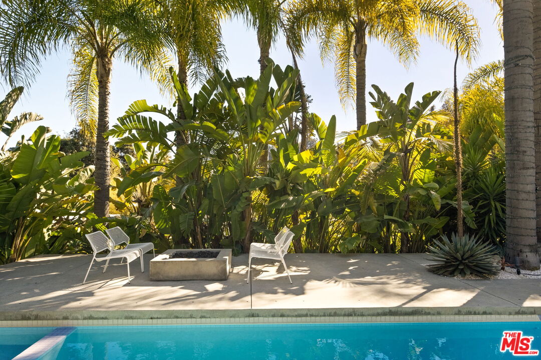 2872 Nichols Canyon Rd