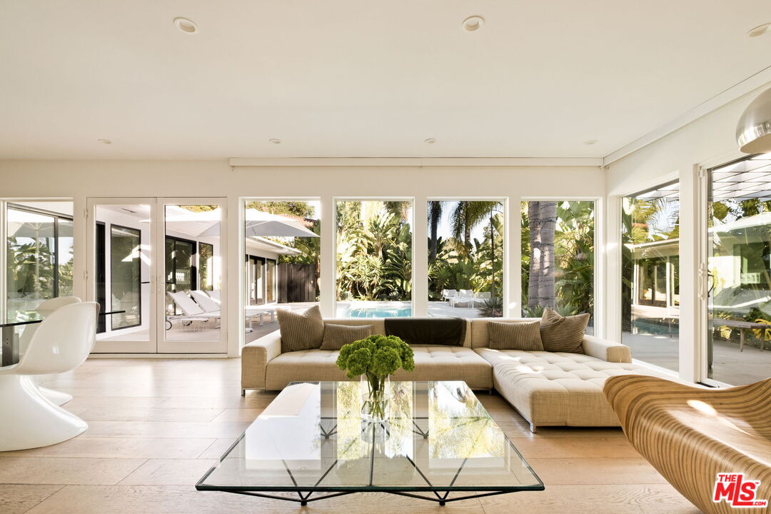 2872 Nichols Canyon Rd