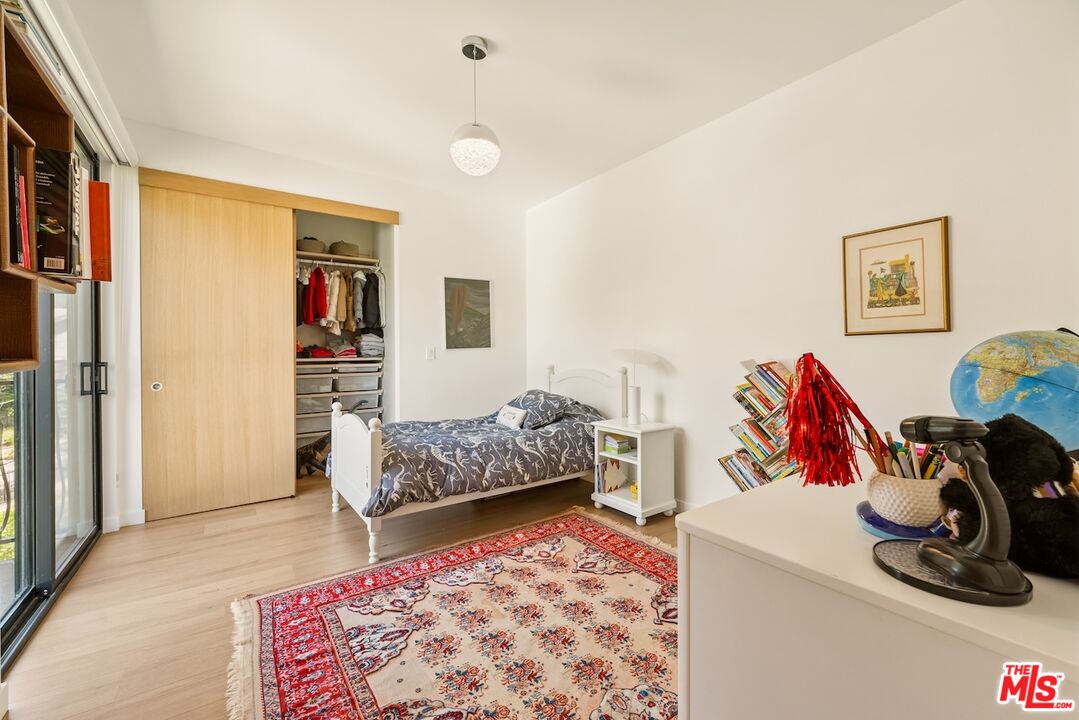 2450 Coldwater Canyon Dr