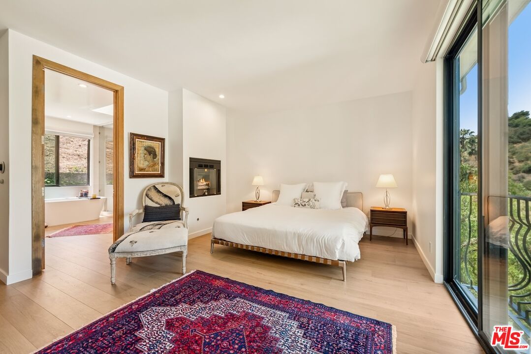 2450 Coldwater Canyon Dr