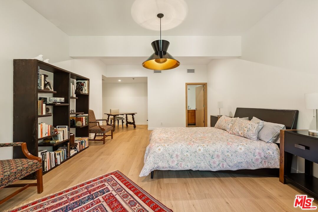 2450 Coldwater Canyon Dr