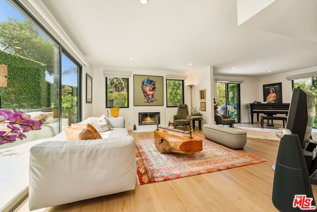 2450 Coldwater Canyon Dr