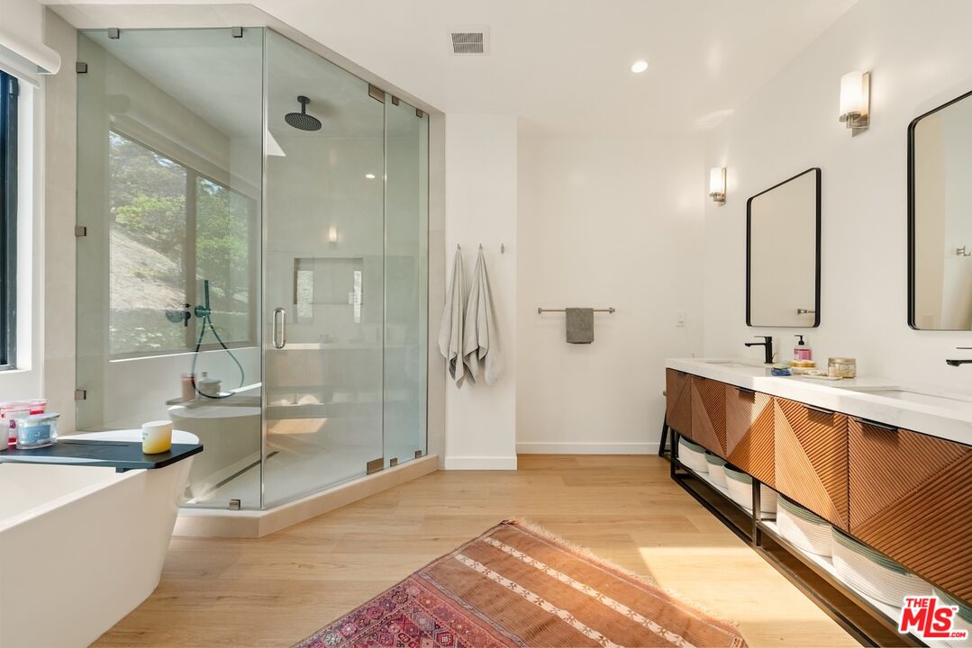 2450 Coldwater Canyon Dr