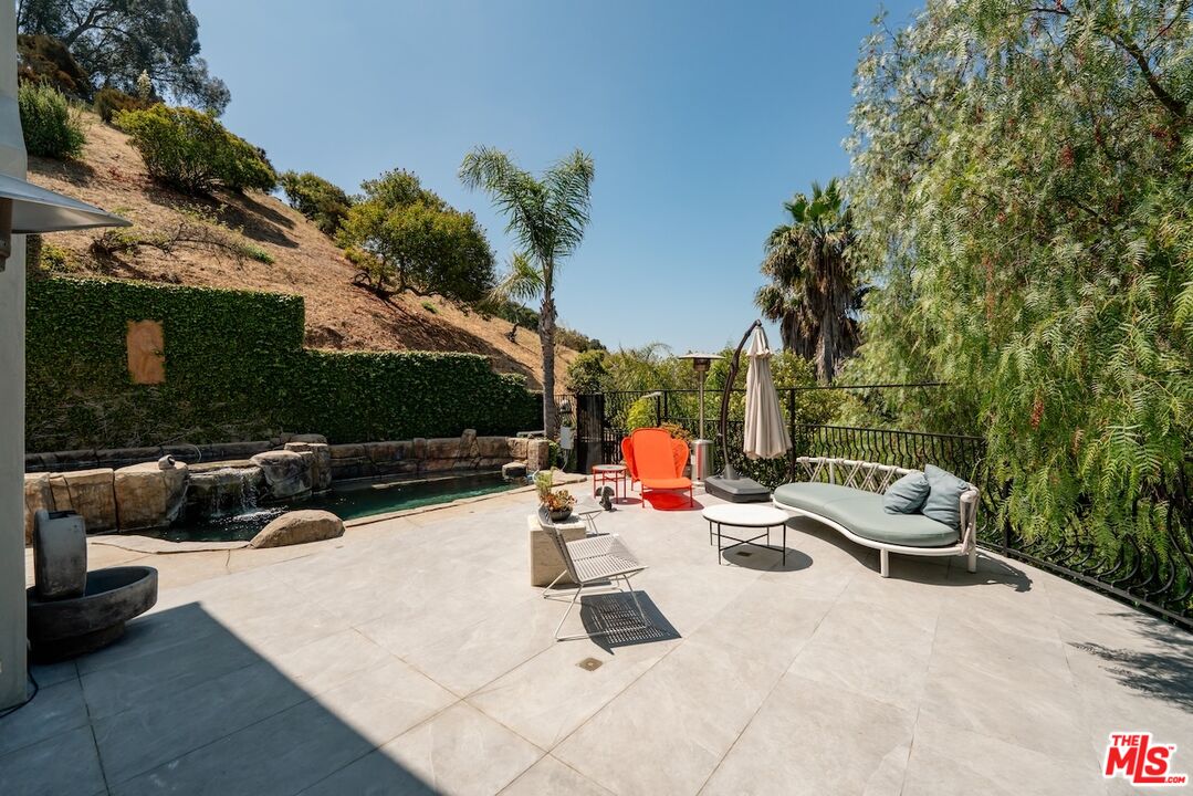 2450 Coldwater Canyon Dr