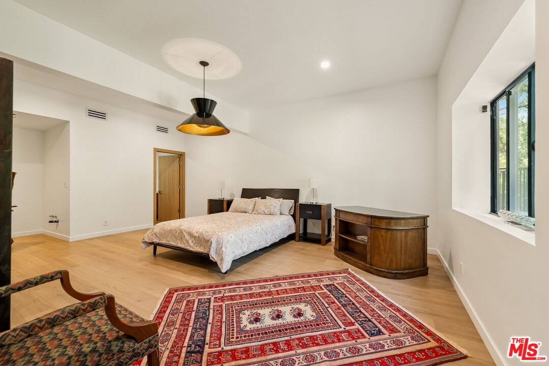 2450 Coldwater Canyon Dr