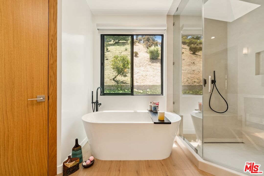 2450 Coldwater Canyon Dr