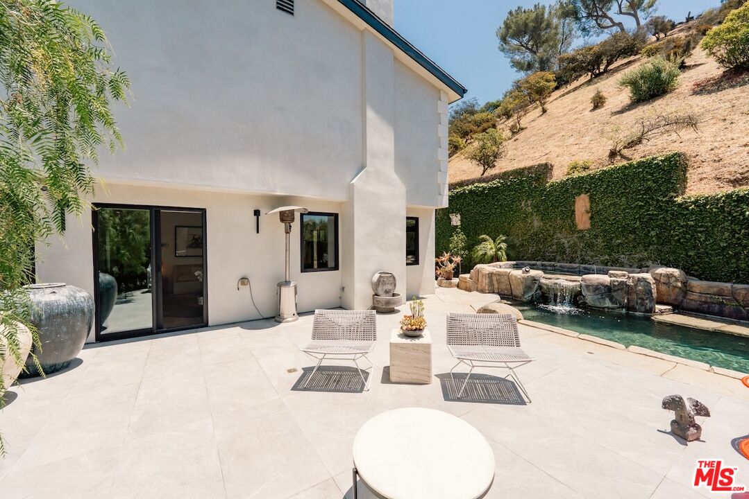 2450 Coldwater Canyon Dr