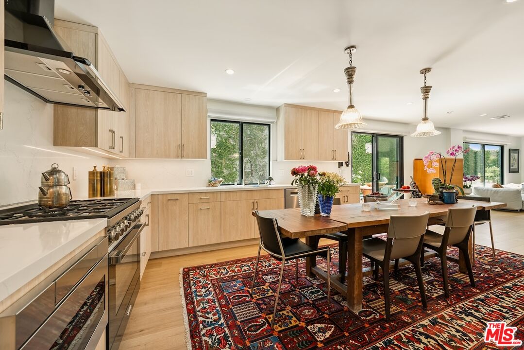 2450 Coldwater Canyon Dr