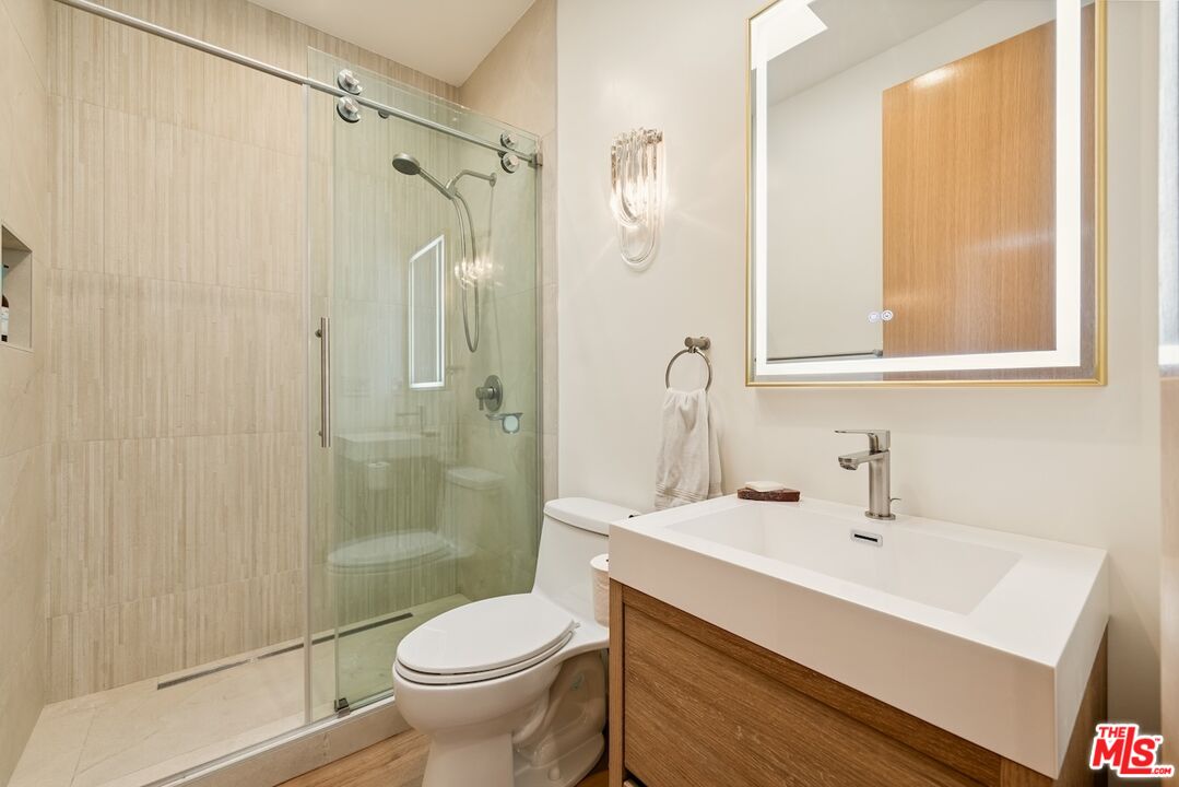 2450 Coldwater Canyon Dr