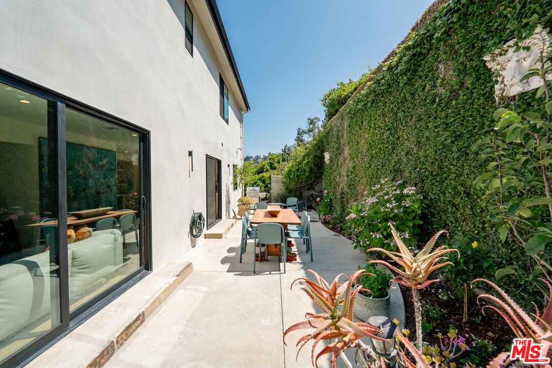 2450 Coldwater Canyon Dr