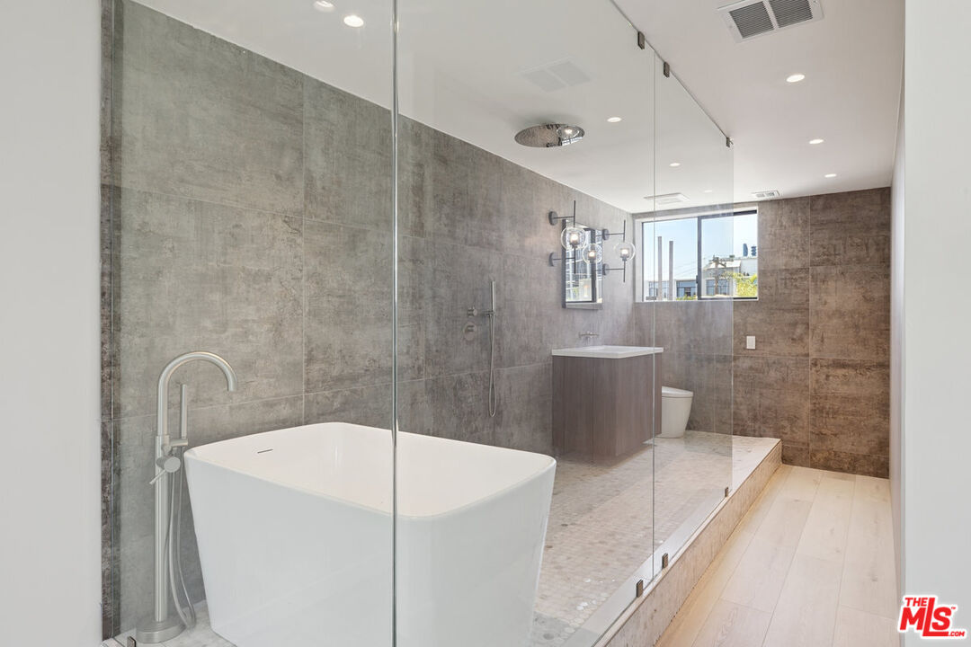 1033 Carol Dr Unit: T4