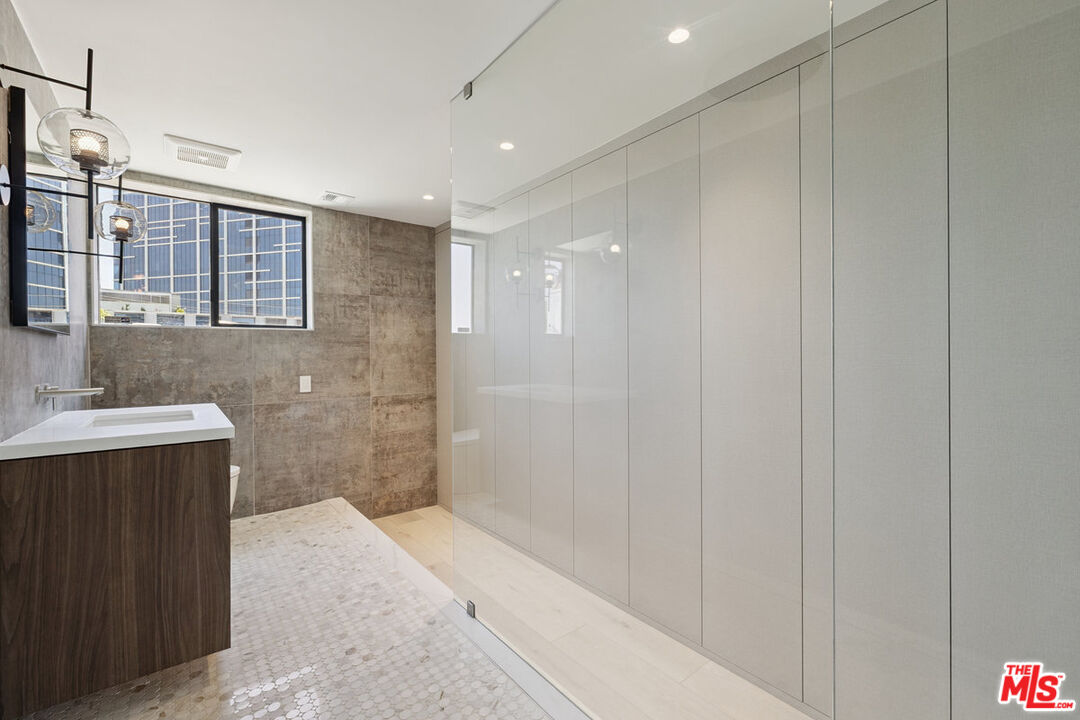 1033 Carol Dr Unit: T4