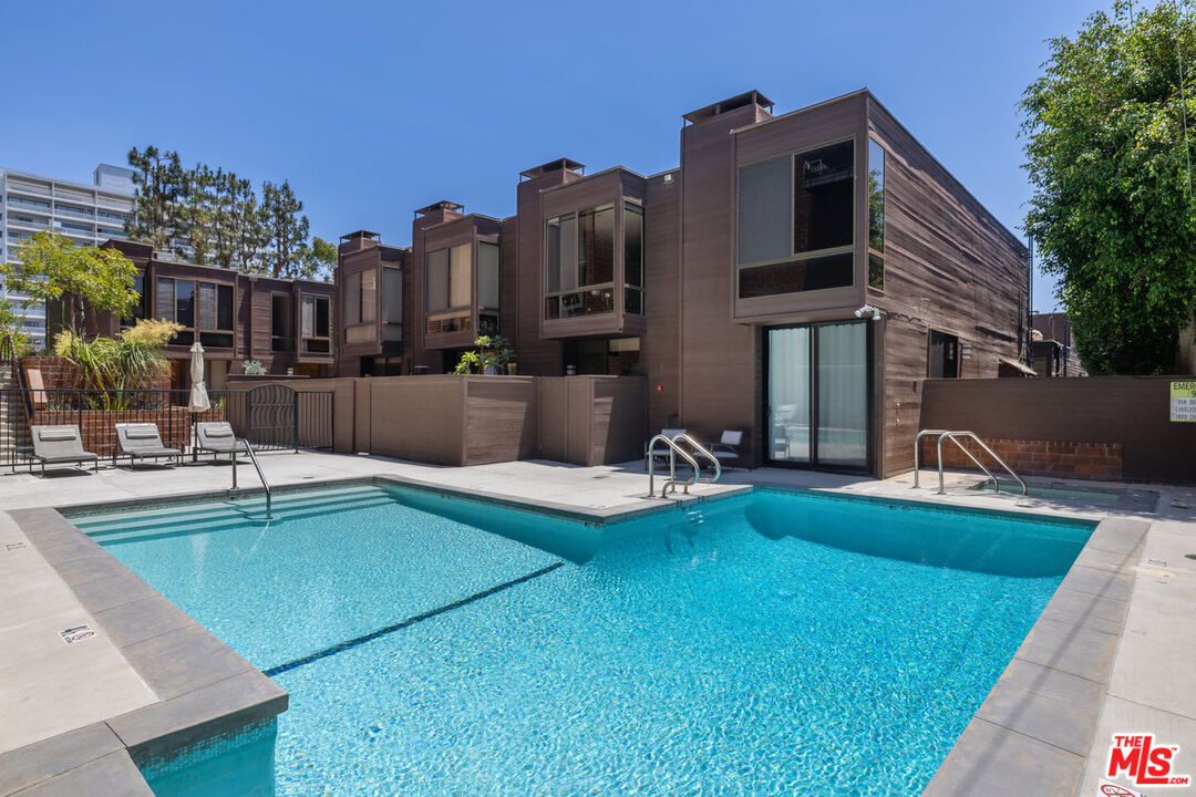 1033 Carol Dr Unit: T4