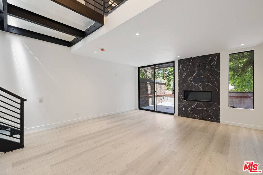 1033 Carol Dr Unit: T4