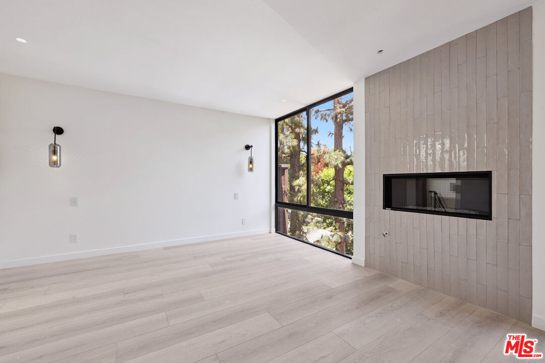 1033 Carol Dr Unit: T4