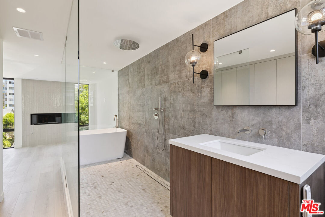 1033 Carol Dr Unit: T4