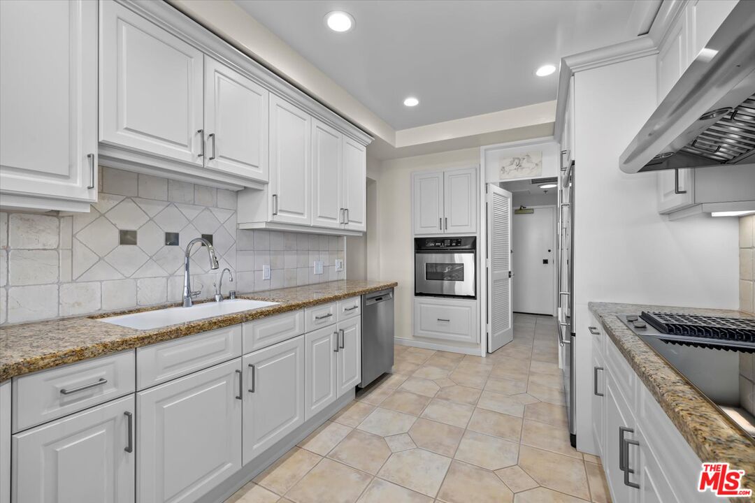 1333 S Beverly Glen Blvd Unit: 904