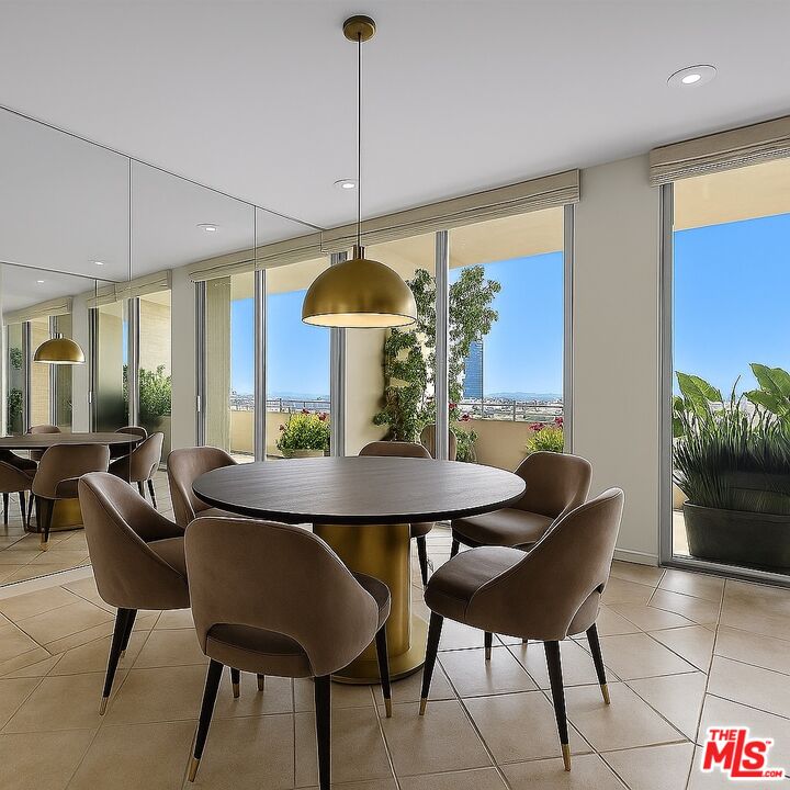 1333 S Beverly Glen Blvd Unit: 904