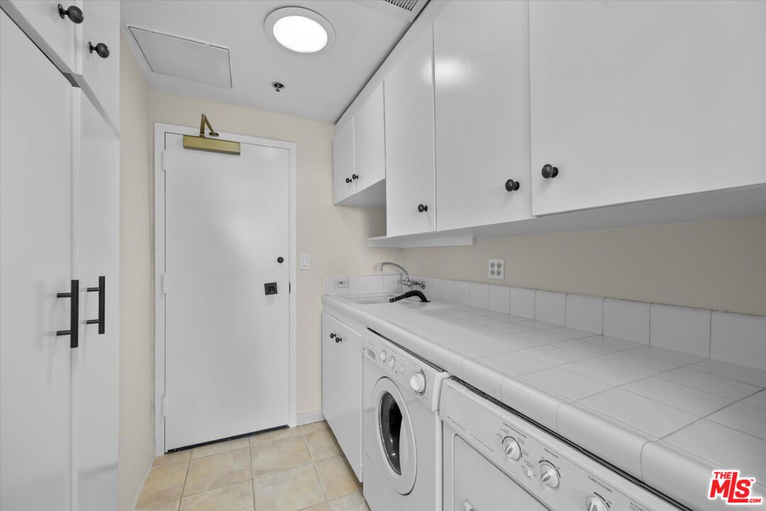 1333 S Beverly Glen Blvd Unit: 904