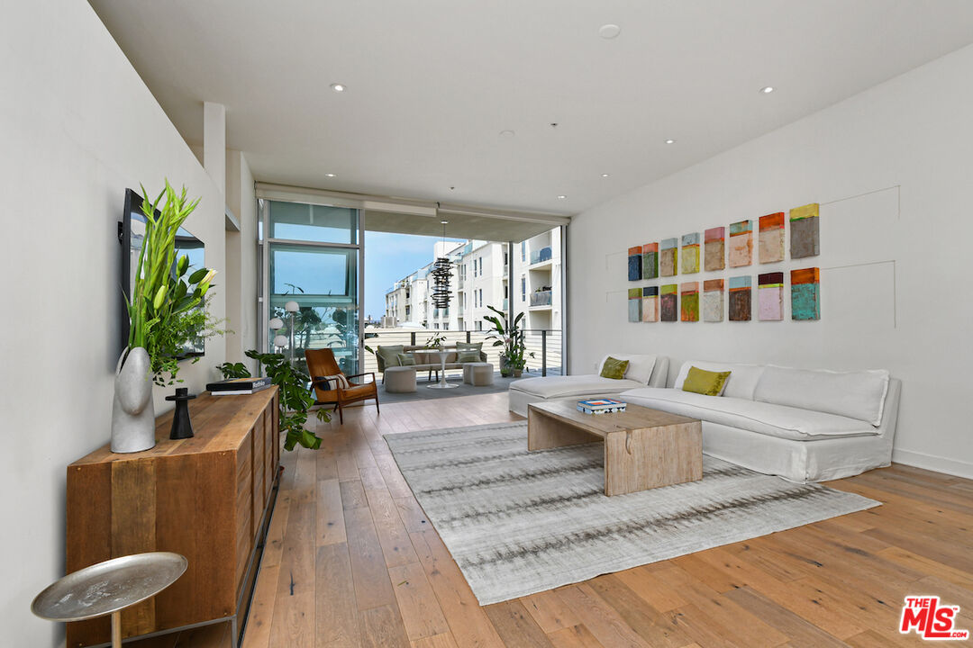 4080 Glencoe Ave Unit: 312