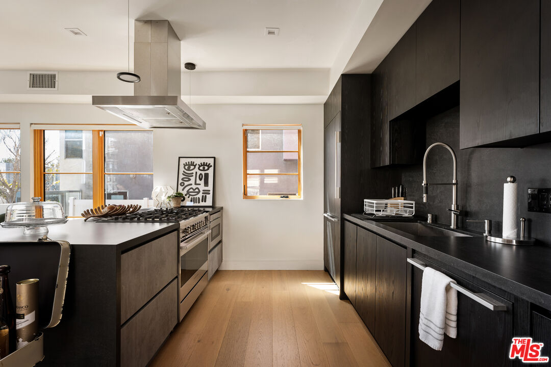 1033 N Vista St Unit: D